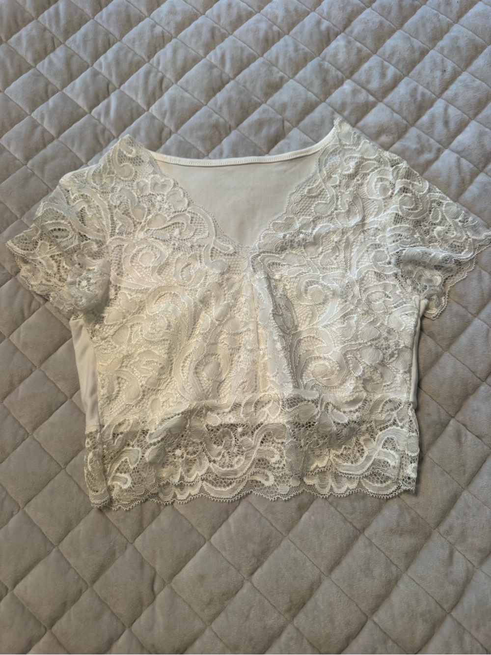 SHEIN White Lace Crop Top with Scalloped Hem